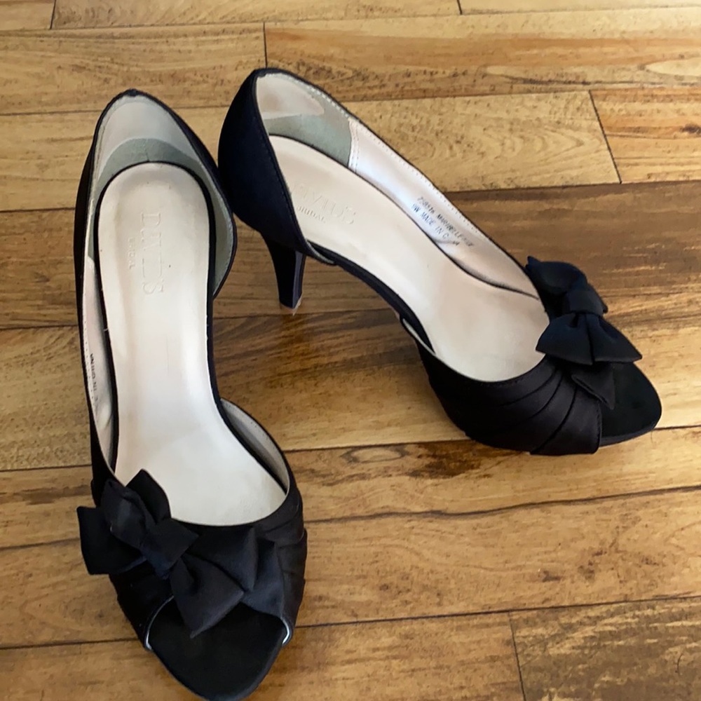Black high heels size 9W